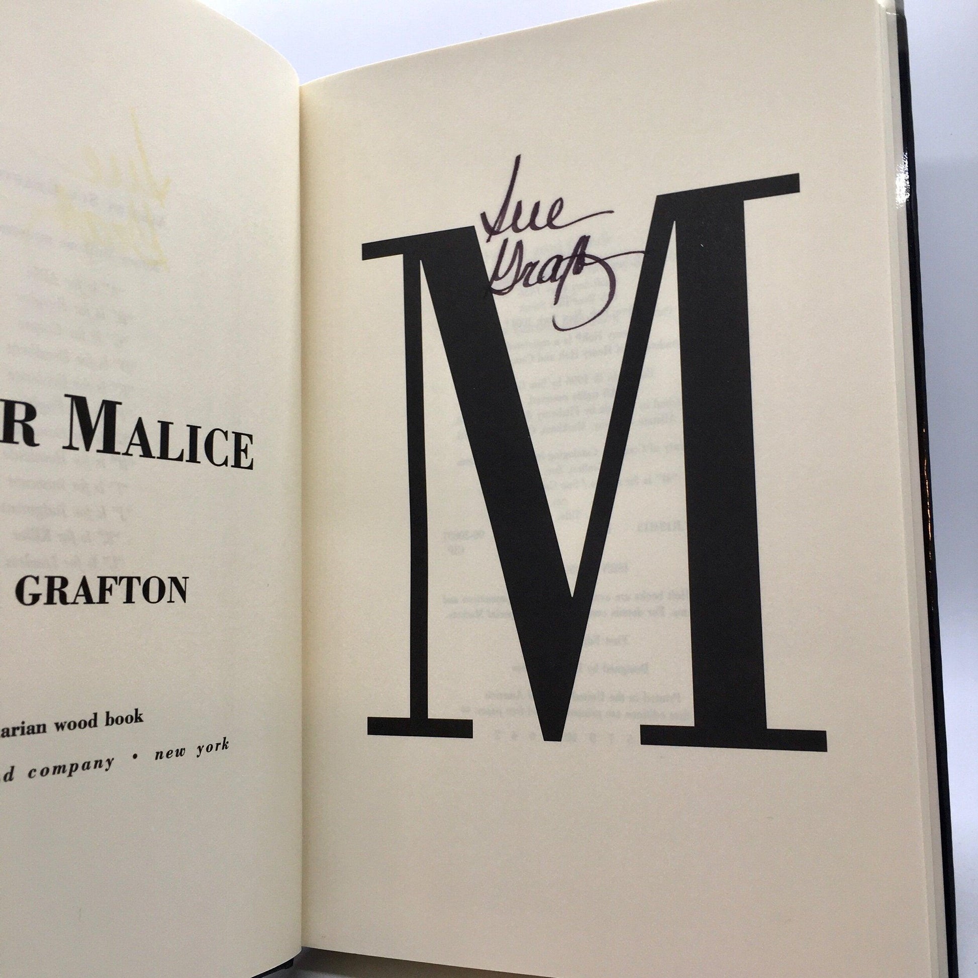 GRAFTON, Sue "M is For Malice" [Henry Holt, 1996] 1st Edition (Signed) - Buzz Bookstore