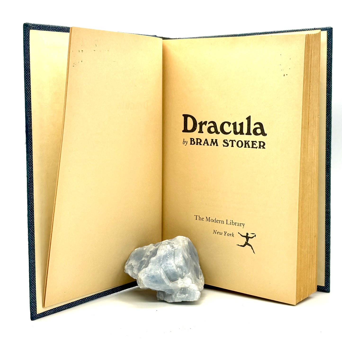 STOKER, Bram "Dracula" [Modern Library, n.d./c1967]