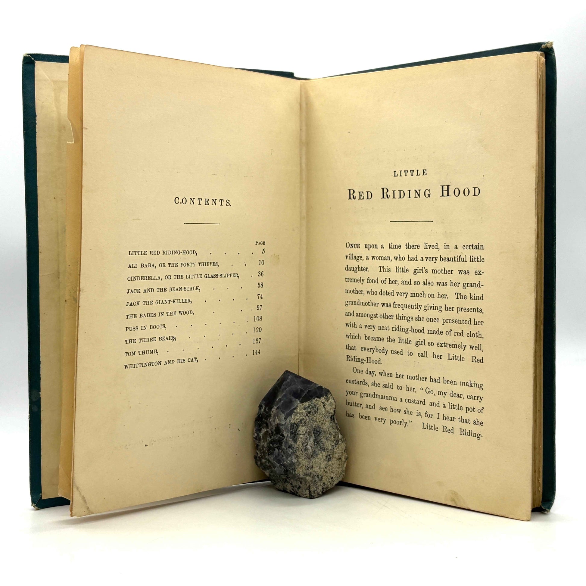 "Favourite Fairy Tales: Ali Baba, Jack the Giant-Killer, Tom Thumb, &c" [Gall & Inglis, c1903]