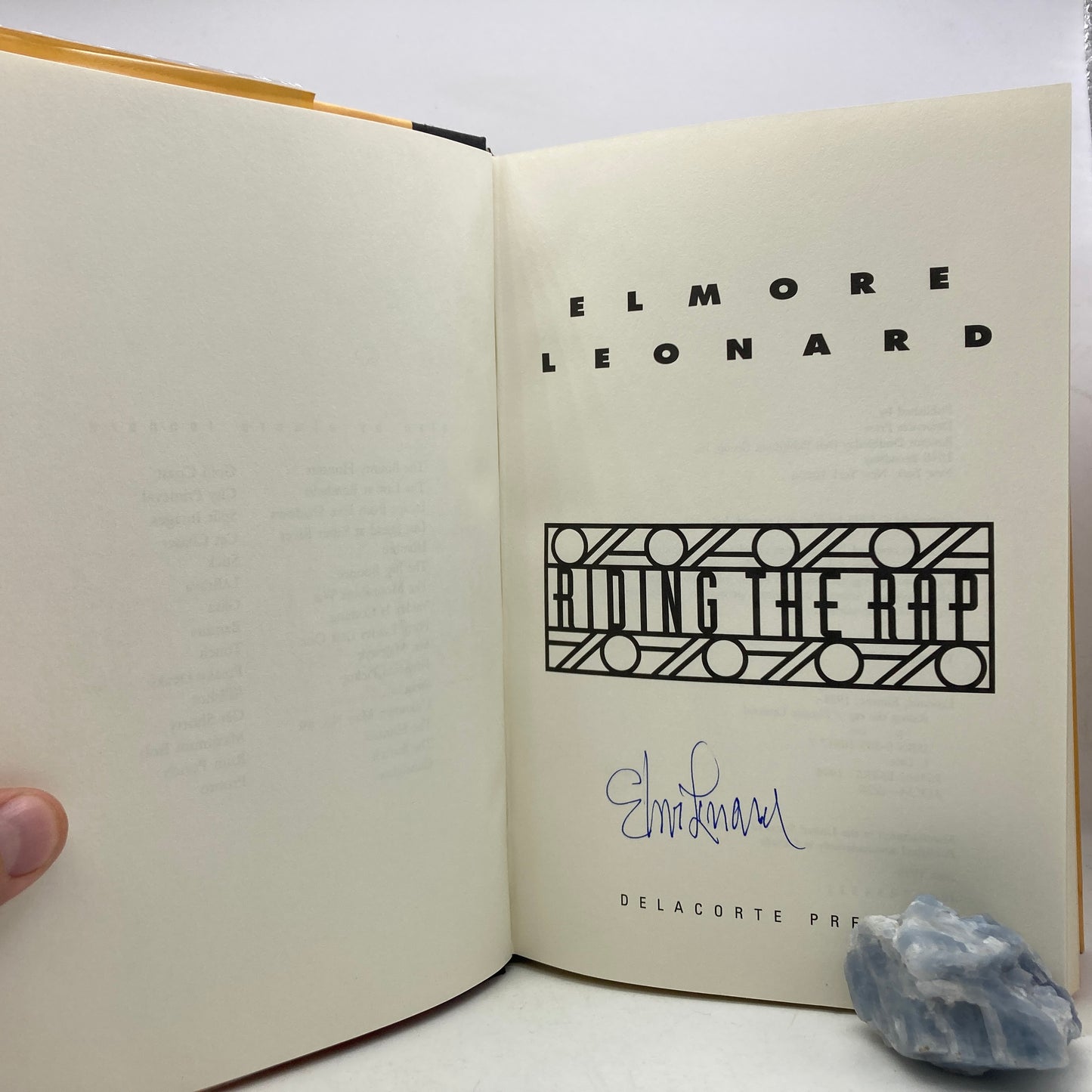 LEONARD, Elmore "Riding the Rap" [Delacorte, 1995] 1st Edition/1st (Signed) - Buzz Bookstore