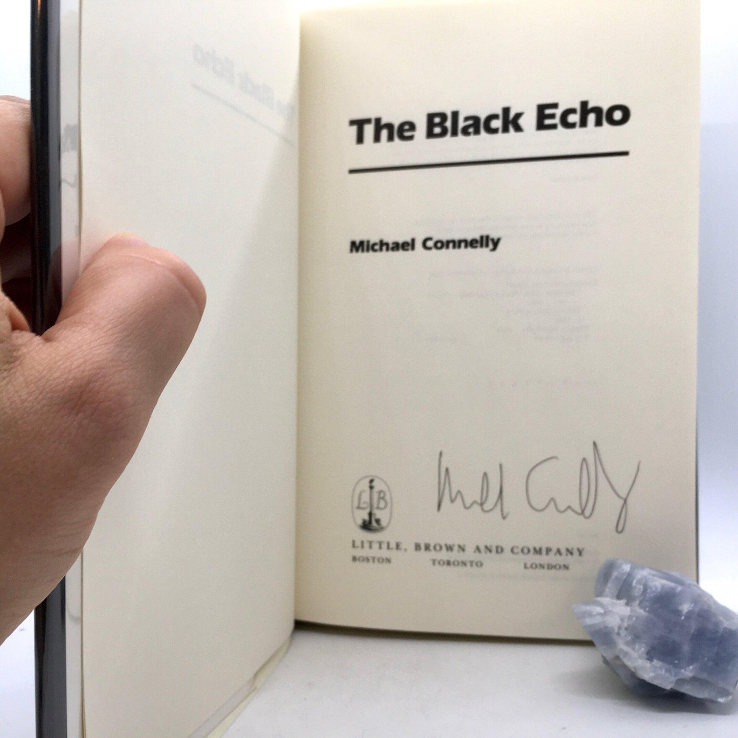 CONNELLY, Michael “Black Echo” [Little, Brown & Co, 1992] 1st Edition (Signed) - Buzz Bookstore