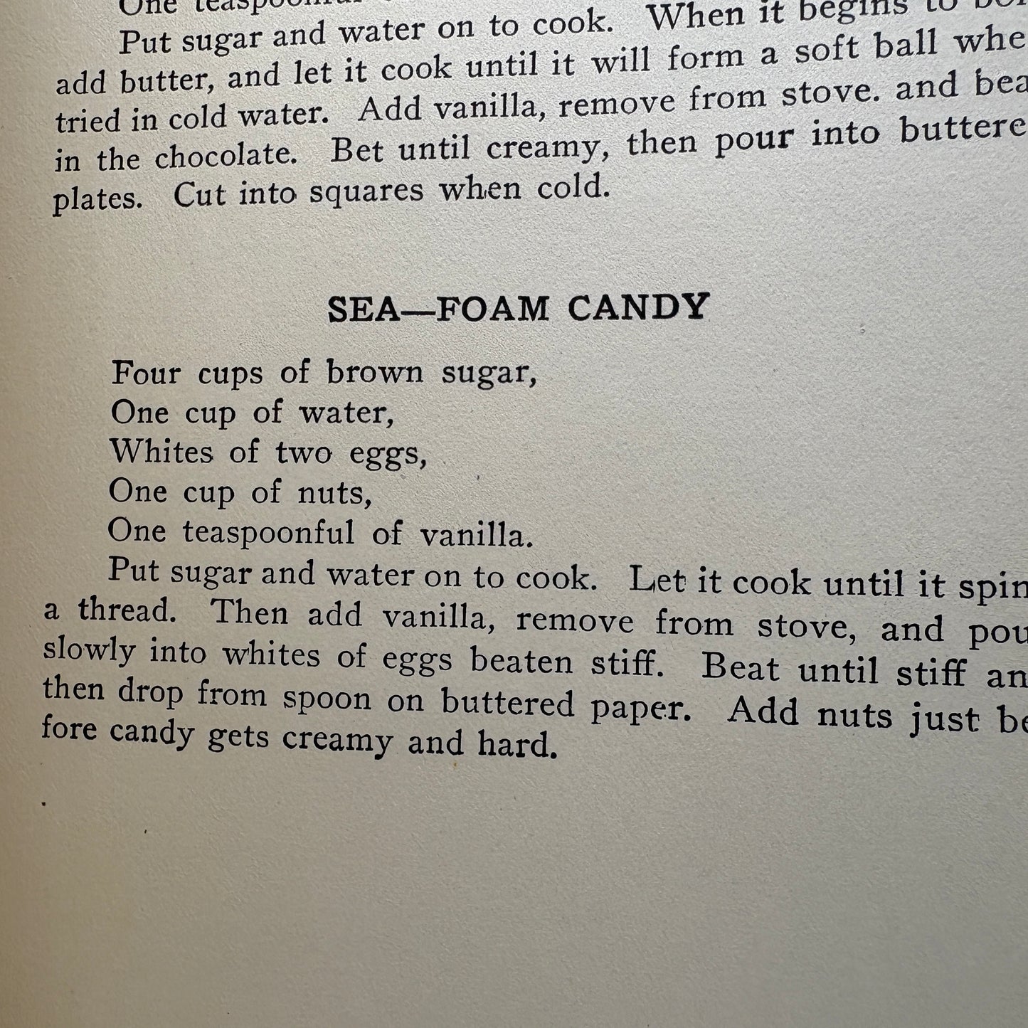 MCKINNEY, Emma & William "Aunt Caroline's Dixieland Recipes" [Laird & Lee, 1922] 1st Edition