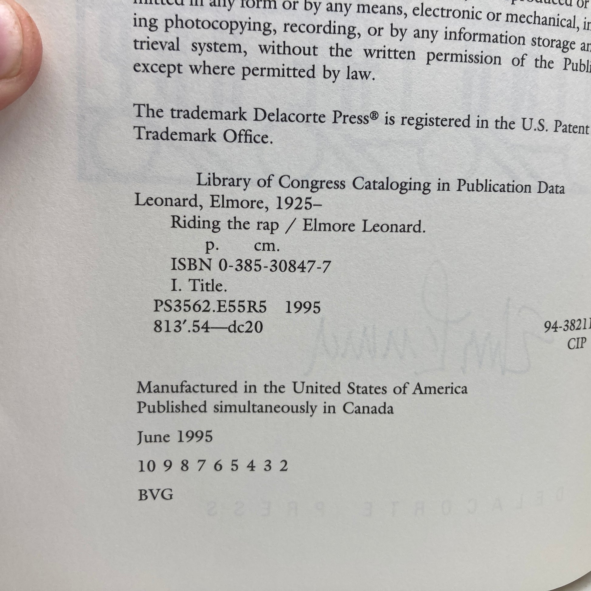 LEONARD, Elmore "Riding the Rap" [Delacorte, 1995] 1st Edition/2nd (Signed) - Buzz Bookstore